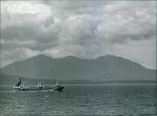 Vintage fotografija vulkanskog ostrva u Krakatoi u indonezijskom moreuzu sundre. 1978
