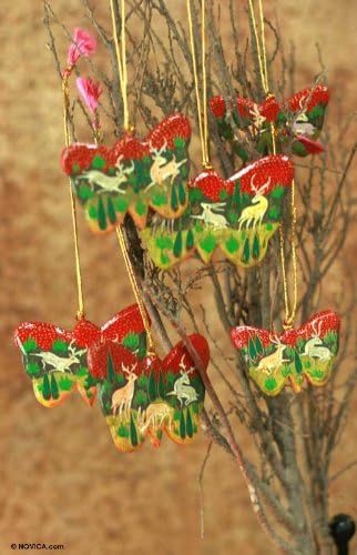 NOVICA dekorativni Božićni drveni viseći praznični ukrasi, crveni i zeleni 'šumski leptiri'