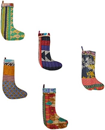 V Vedant Dizajn Indijski ručni izrađeni vintage kantha pamuk božićno dobrotvorno čarapa Sjajna čarapa, prekrivena