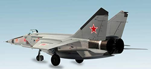 ICM ICM48901 1: 48-MiG-25 RBT, Sovjetski izviđački avion, Crni